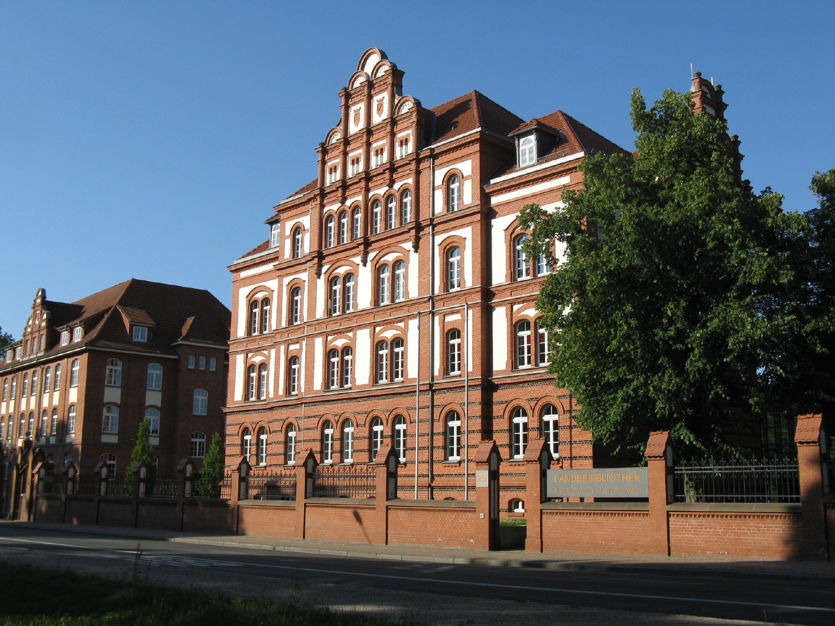 Abb.: Landesbibliothek Mecklenburg-Vorpommern in Schwerin.