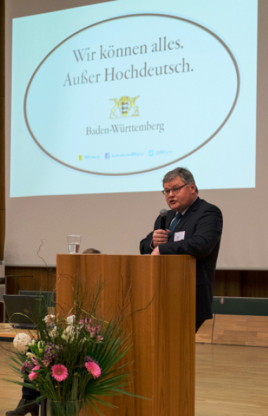 Abb. 2: Andreas Schüle beim Vortrag