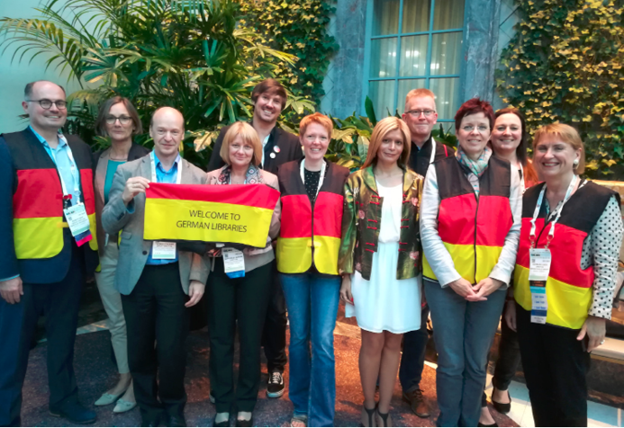 Deutsche Delegation bei der Abschlussveranstaltung im Dachgarten der Chicago Public Library