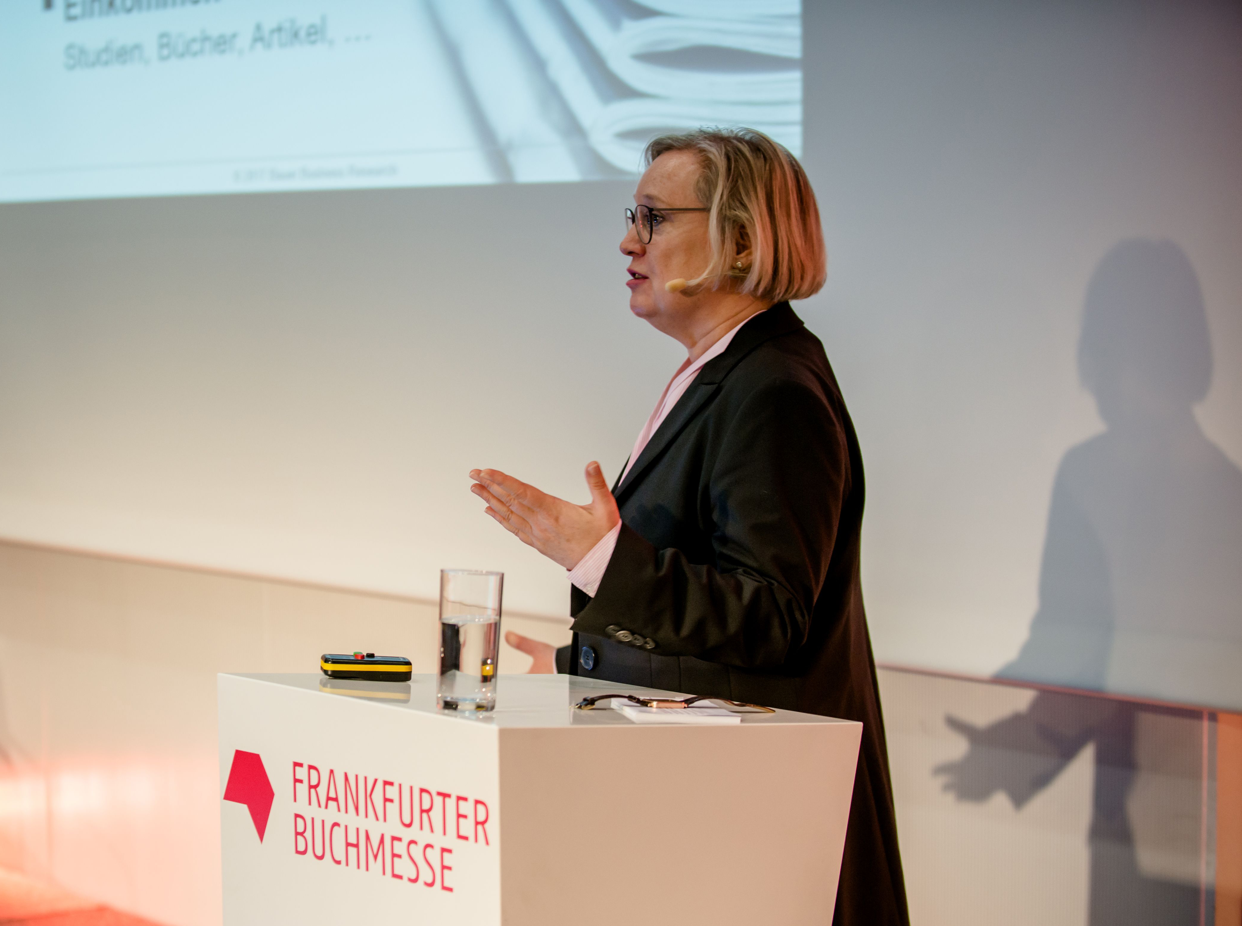 Birgit Bauer während ihres Vortrags